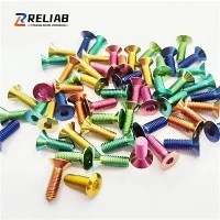 Multifunksjonelle titanlegeringsbolter anodisert